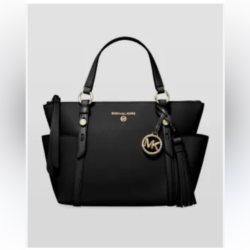 MICHAEL Michael Kors Sullivan
Small Convertible Crossbody Tote in black